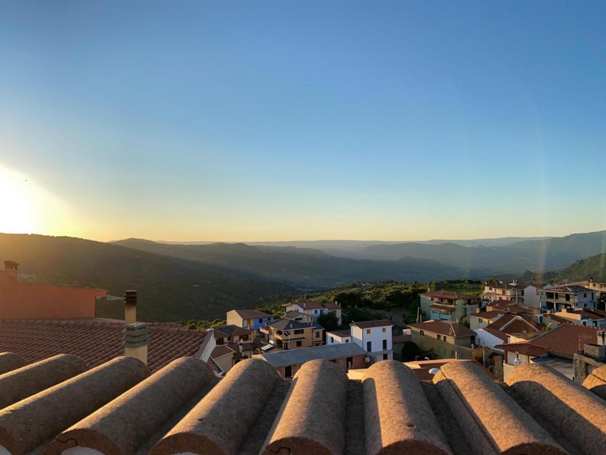 Canduleri Orgosolo Buitenkant foto