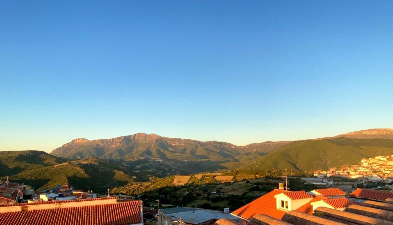 Canduleri Orgosolo Buitenkant foto